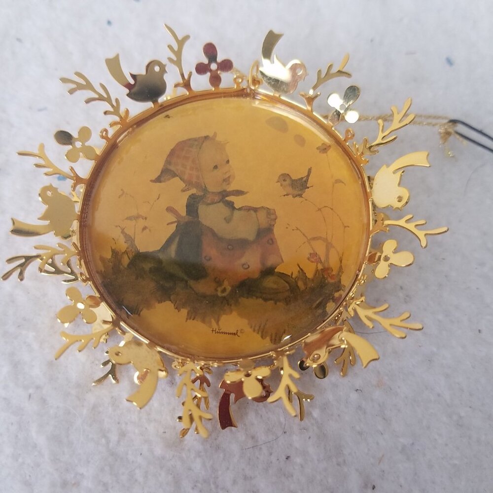 Vintage Hummel‎ Gold Christmas Ornament Collection sunny weather round filagree